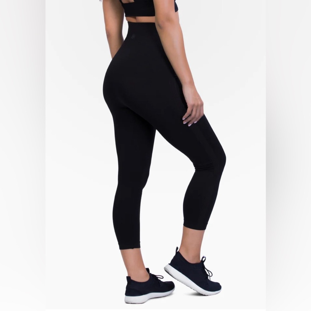 Mother Tucker Black High Waisted Leggings Shapewear Capri Pants Size Medium